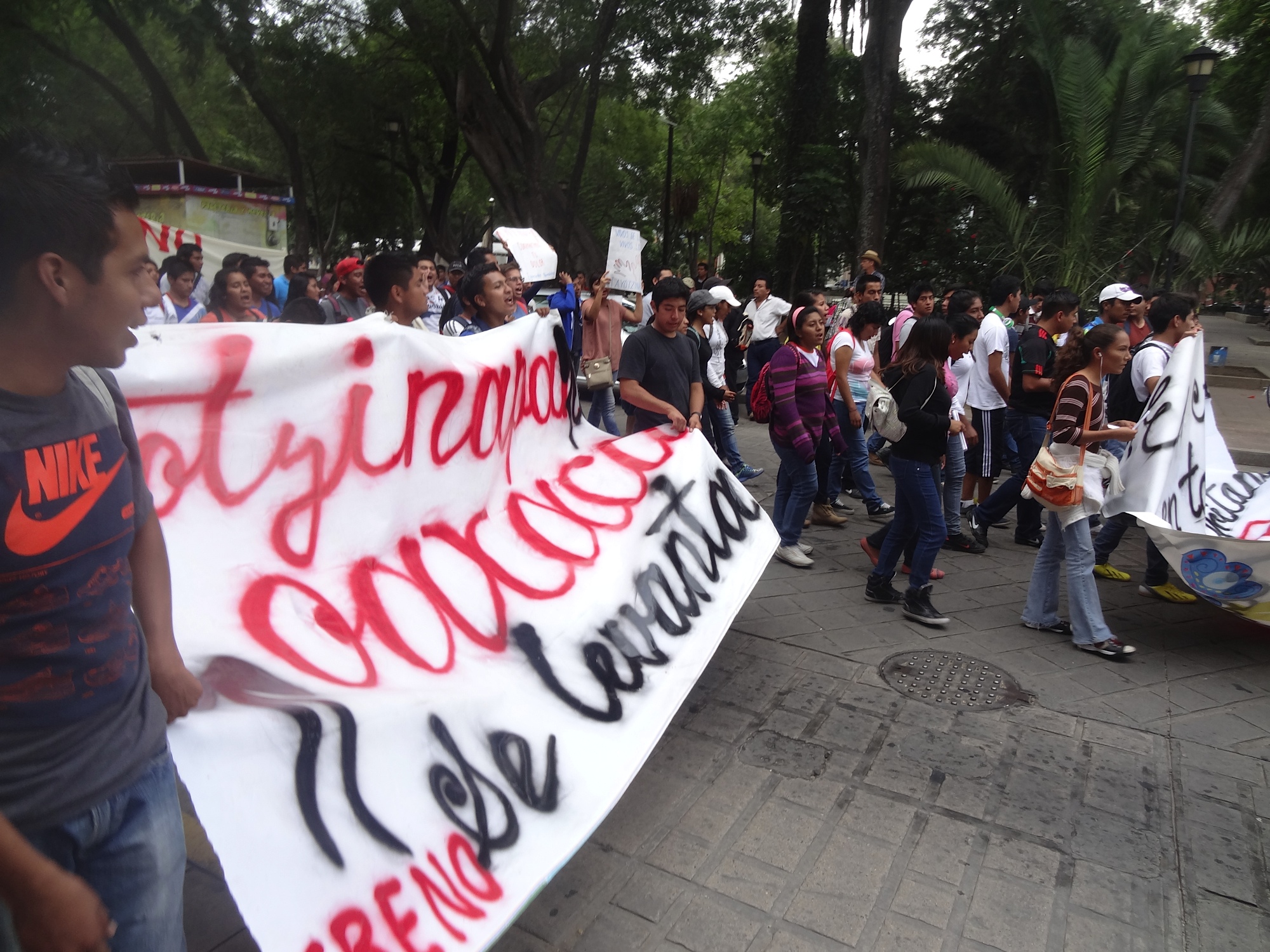 Estudiantes normalistas marchan por Ayotzinapa/Foto: Rocío Flores