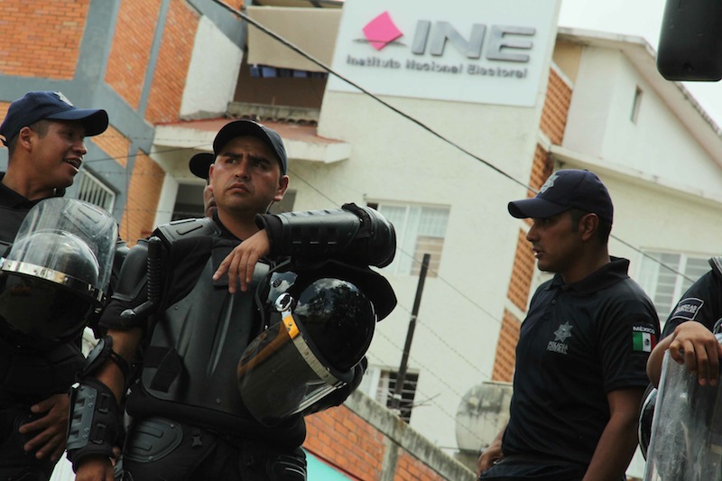 Día 6: Resguardan fuerzas federales sede del INE en Oaxaca/Foto:JLP