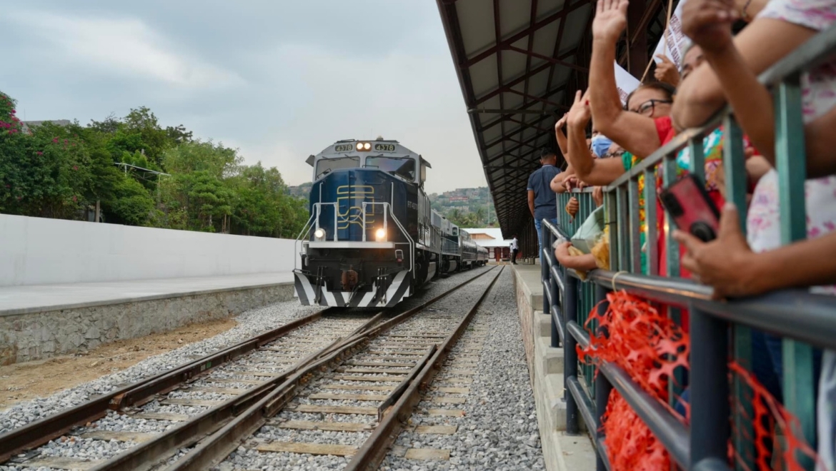 4 Encabezan Presidente de México y Gobernador de Oaxaca prueba del Tren de pasajeros del Corredor Interoceánico en la entidad