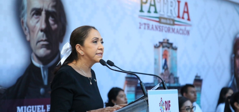 FOTO 2 Reconoce Irma Bolaños a las mujeres que con su ejemplo y trabajo diario hacen más promisorio el futuro de México