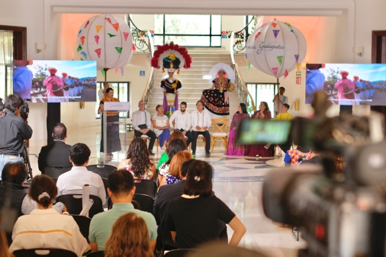 Presentan programa de la Guelaguetza 2024, en Ciudad de México 8