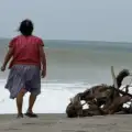El mar se está comiendo un pueblo en Oaxaca; la segunda comunidad desplazada por erosión costera en México